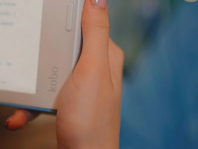 A hand holding a Rakuten Kobo e-reader, from Curiouser, a Rakuten Kobo concept film by Studio Propel
